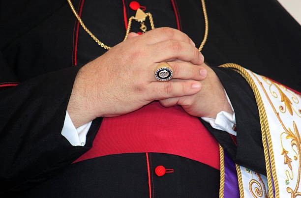 5 stylů biskupských prstenů, které potřebujete znát