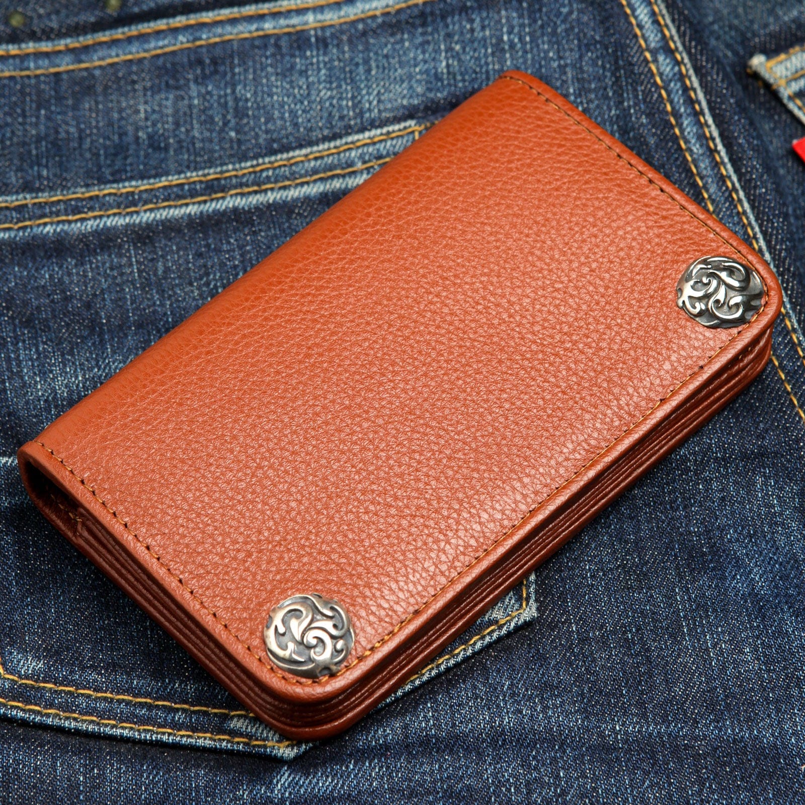 Classic Bi-Fold Leather Chain Wallet